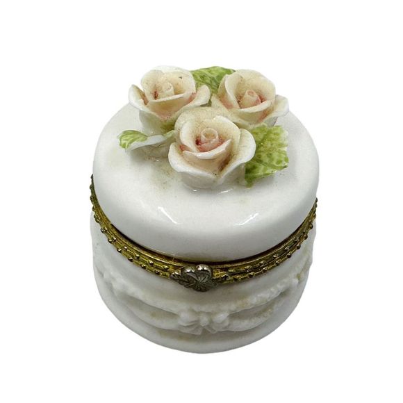 Vintage Floral Porcelain Trinket / Pill Box - Picture 3 of 6